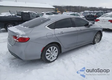 2015 Chrysler 200 Lx z USA, uszkodzony, nr VIN 1C3CCCFB7FN597100